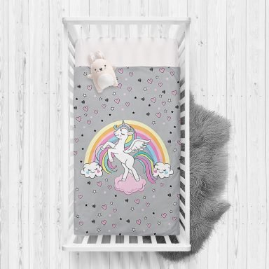 Gri Zeminde Unicorn At ve Kalpler Tasarımlı Çocuk Odası Yatak Örtüsü