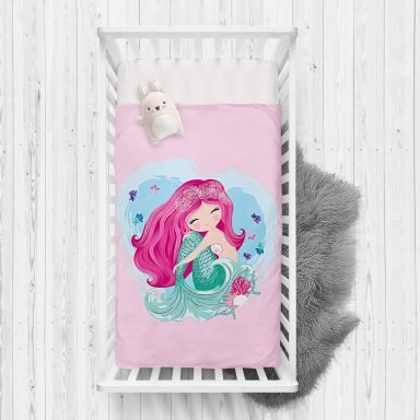 Pembe Zeminde Denizkızı Tasarımlı Dijital Baskılı Çocuk Odası Yatak Örtüsü