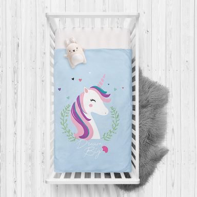 Mavi Zeminli Magic Unicorn Tasarımlı Çocuk Odası Yatak Örtüsü