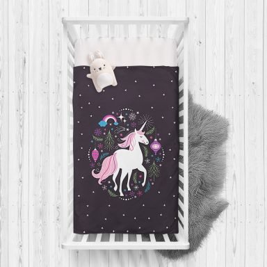 Siyah Zeminde Unicorn Sevimli At Çocuk Odası Yatak Örtüsü