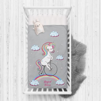 Gri Zeminde Bisiklet ve Unicorn Tasarımlı Çocuk Odası Yatak Örtüsü