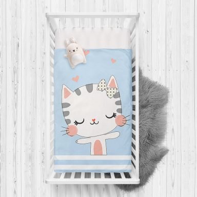 Sevimli Kedicik Desenli Çocuk Odası Yatak Örtüsü