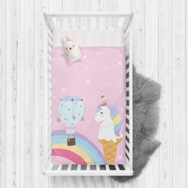 Pembe Zeminde Unicorn Tasarımlı Çocuk Odası Yatak Örtüsü