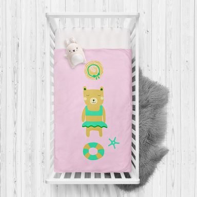 Pembe Zeminde Deniz ve Ayıcık Desenli Bebek Odası Yatak Örtüsü