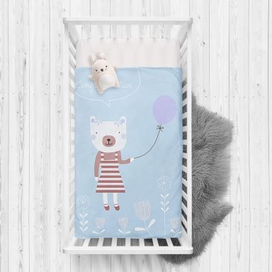 Mavi Zeminde Balon ve Ayıcık Desenli Bebek Odası Yatak Örtüsü
