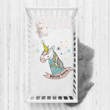 Beyaz Zeminde Unicorn Motifli Bebek Odası Yatak Örtüsü