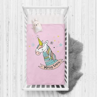 Pembe Zeminde Unicorn Motifli Bebek Odası Yatak Örtüsü