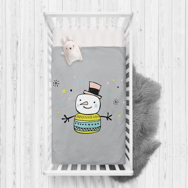 Gri Zeminde Kardan adam Çizim Desenli Bebek Odası Yatak Örtüsü