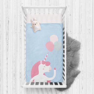 Mavi Zeminde Unicorn At Tasarımlı Bebek Odası Yatak Örtüsü