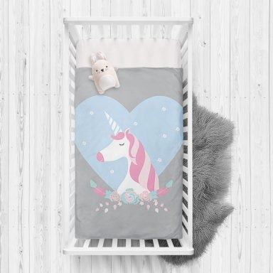 Gri Zeminli Mavi Kalpli Unicorn Desenli Çocuk Odası Yatak Örtüsü