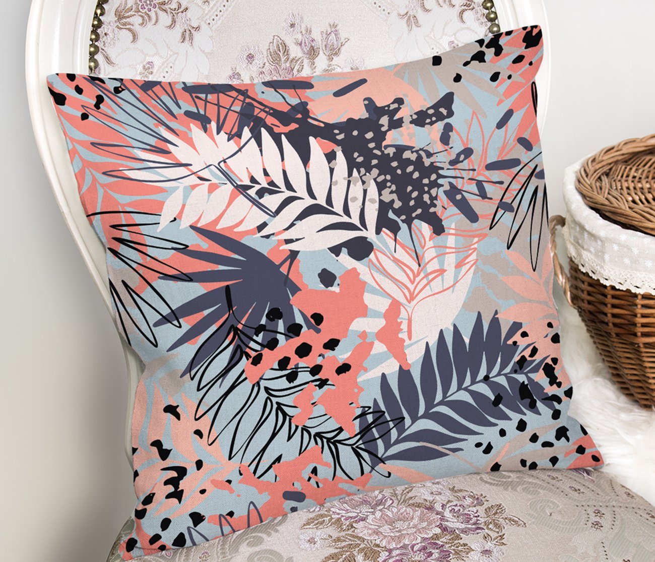 Rh-K5257-Gri-Zemin-Üzerimde-Pembe-Ve-Lacivert-Baskılı-Yaprak-Motifli-Kırlent-Kılıfı-1