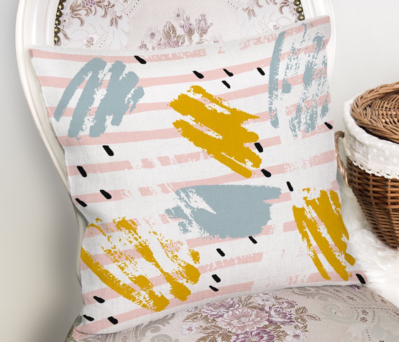 Rh-K5300-Beyaz-Zeminde-Sulu-Boya-Pembe-Yan-Çizgi-Motifli-Kırlent-Kılıfı-1