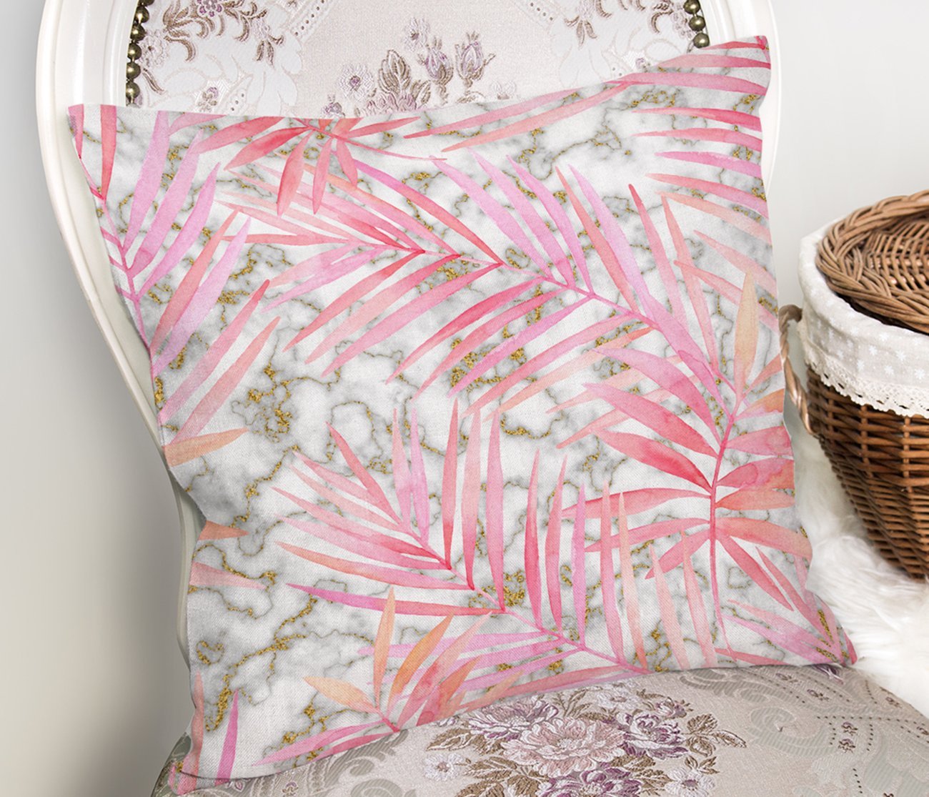 Rh-K5311-Mermer-Zemin-Üzerinde-Gold-Aytıntı-Temalı-Pembe-Tropik-Yaprak-Desenli-Kırlent-Kılıfı-1