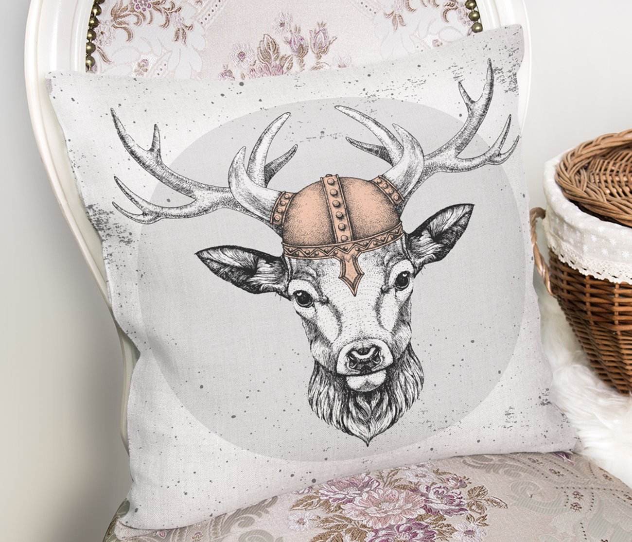 Rh-K5441-Beyaz-Zeminde-Alageyik-Motifli-Modern-Kırlent-Kılıfı-1