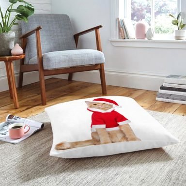 Yılbaşı Kıyafetli Kedi Desenli Dijital Baskılı Modern Hayvan Yer Minderi
