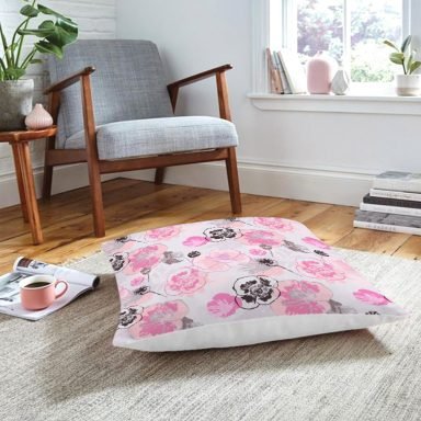 Gri Zeminde Pembe Gül Motifli Dekoratif Yer Minderi
