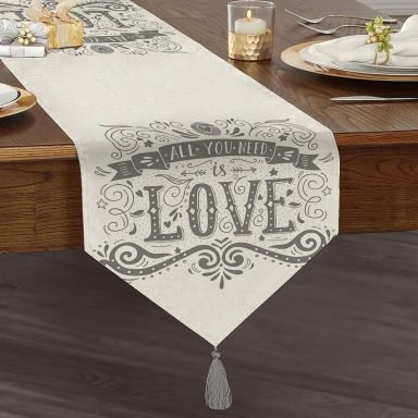 Love Yazılı Dijital Baskı Dekoratif Püsküllü Şönil Üçgen Runner