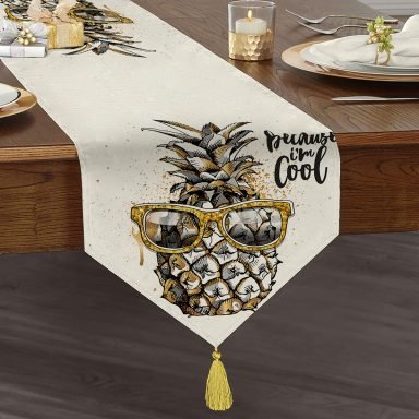Beyaz Zeminde 3D Ananas Özel Tasarımlı Püsküllü Şönil Üçgen Runner