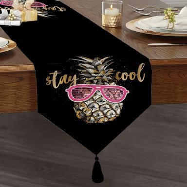 Siyah Zeminde Cool Ananas Desenli Modern Püsküllü Şönil Üçgen Runner