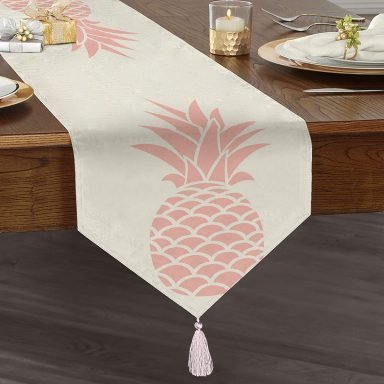 Beyaz Zeminde Pembe Ananas Tasarımlı Dijital Baskılı Püsküllü Şönil Üçgen Runner