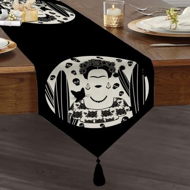 Black Frida Kahlo Basklı Püsküllü Şönil Üçgen Runner