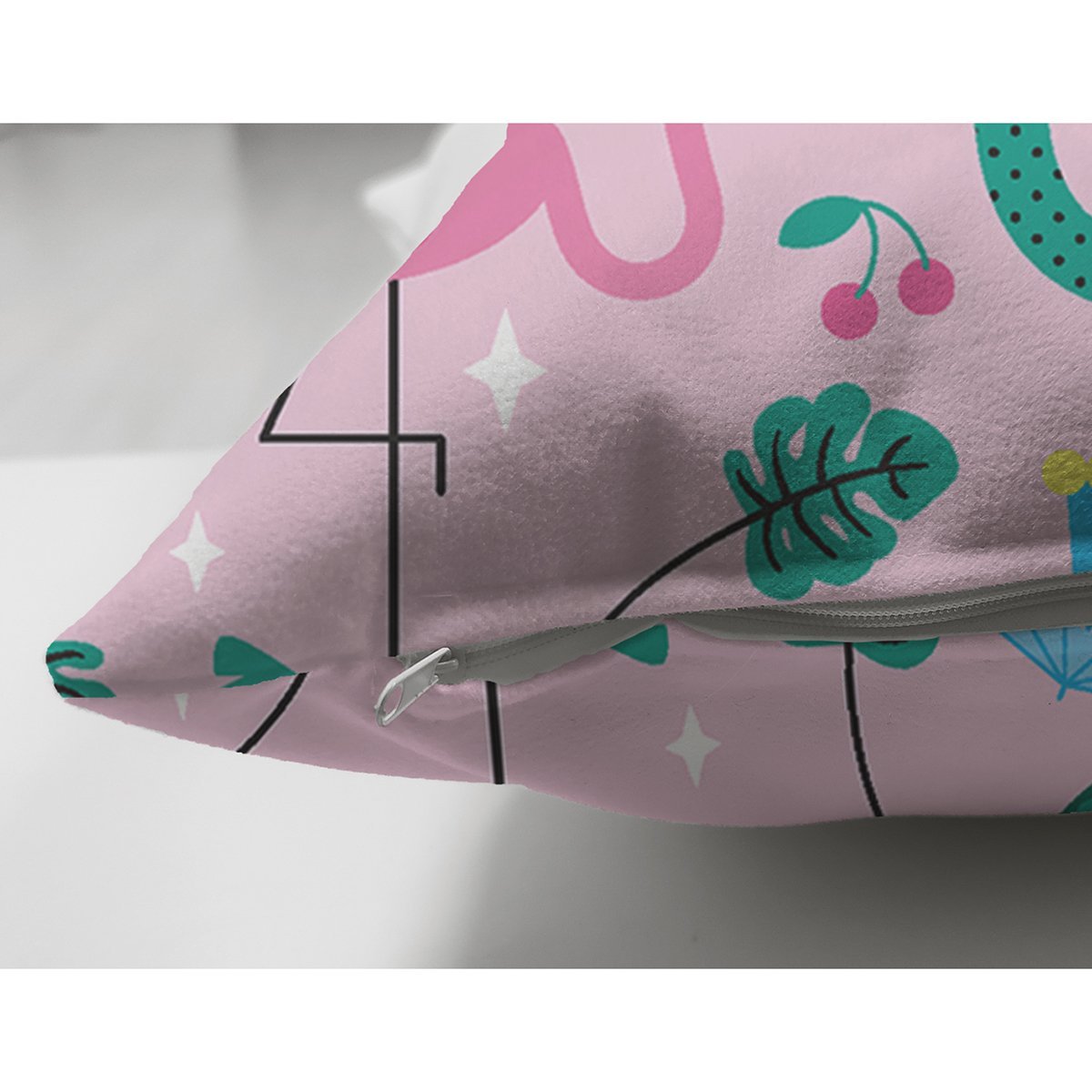 Suet-K1011-Realhomes-Pembe-Zeminli-Falamingo-Tasarimli-Dijital-Baskili-Cocuk-Odasi-Suet-Yastik-Kirlent-Kilifi-2