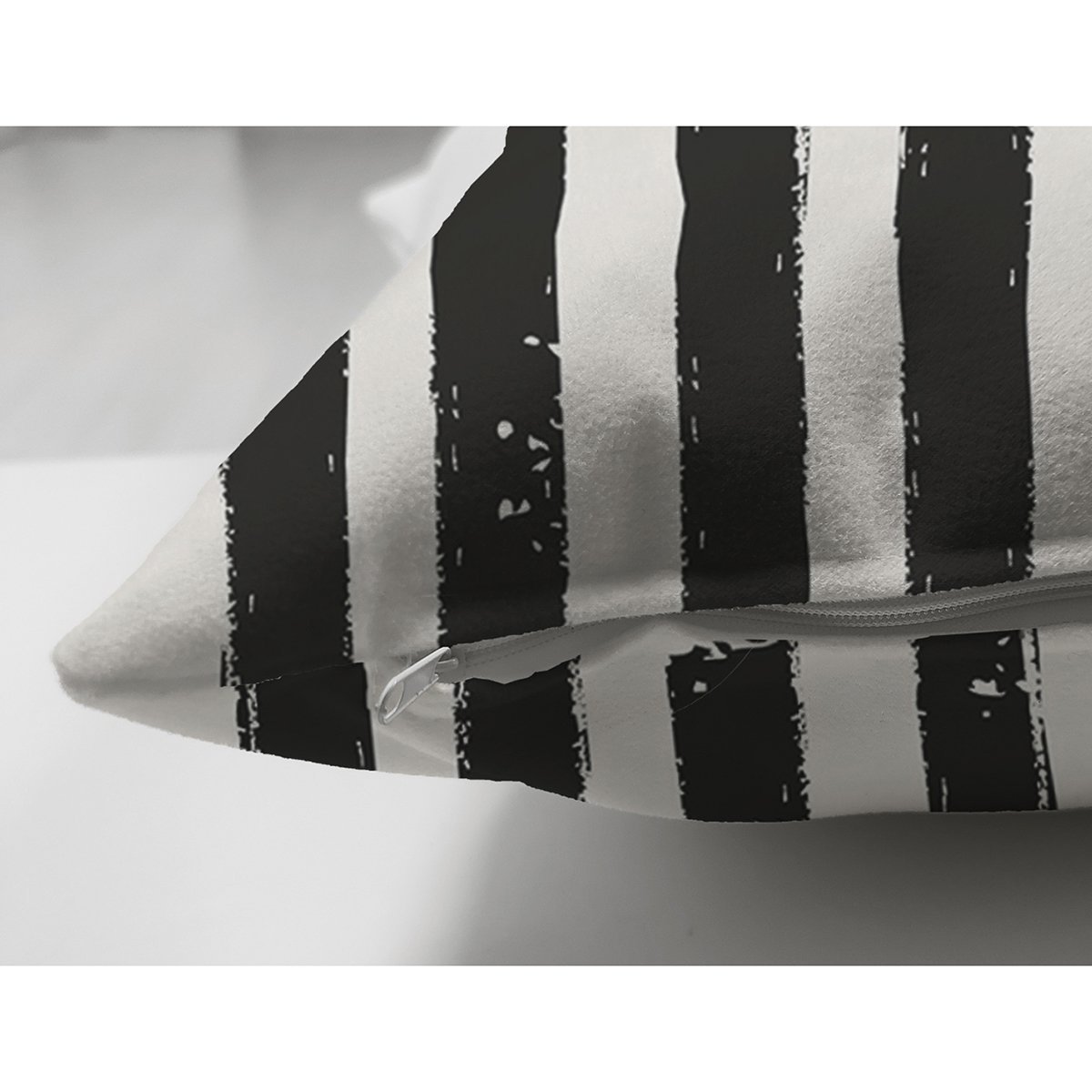 Suet-K10208-Cizgili-Ozel-Tasarim-Dijital-Baskili-Dekoratif-Suet-Yastik-Kirlent-Kilifi-2