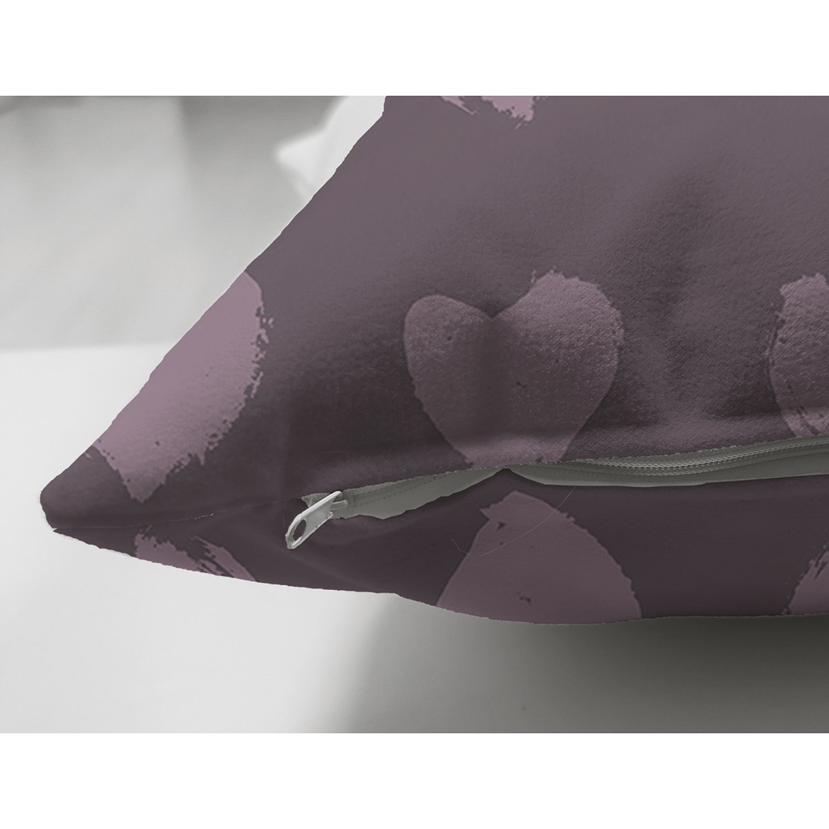 Suet-K10224-Kalp-Tasarimli-Dijital-Baskili-Dekoratif-Suet-Yastik-Kirlent-Kilifi-2