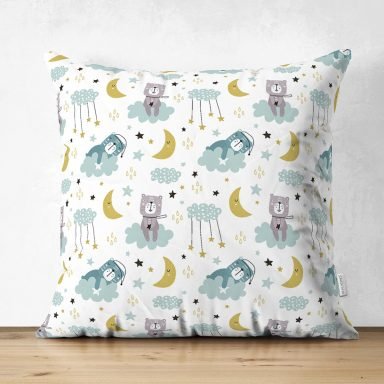 Realhomes Mavi Bulutlar Üstünde Sevimli Ayı Motifli Özel Tasarım Dijital Baskılı Çocuk Odası Süet Yastık Kırlent Kılıfı