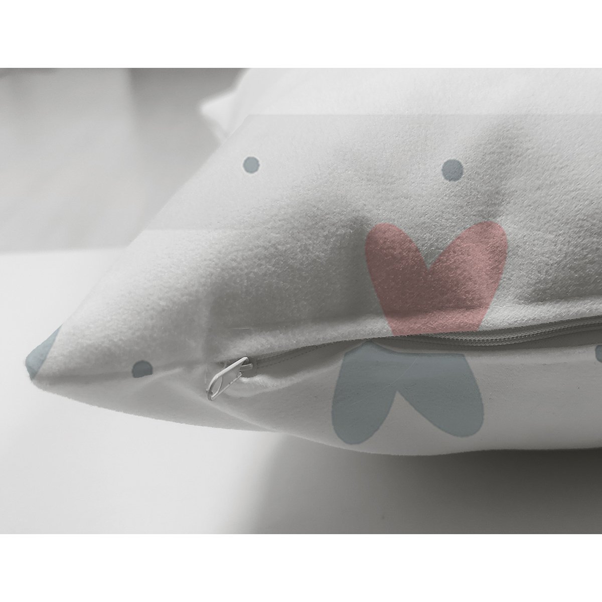 Suet-K1031-Realhomes-Mint-Yesili-Cizgiler-Uzerine-Kalp-Motifli-Ozel-Tasarim-Dijital-Baskili-Cocuk-Odasi-Suet-Yastik-Kirlent-Kilifi-2