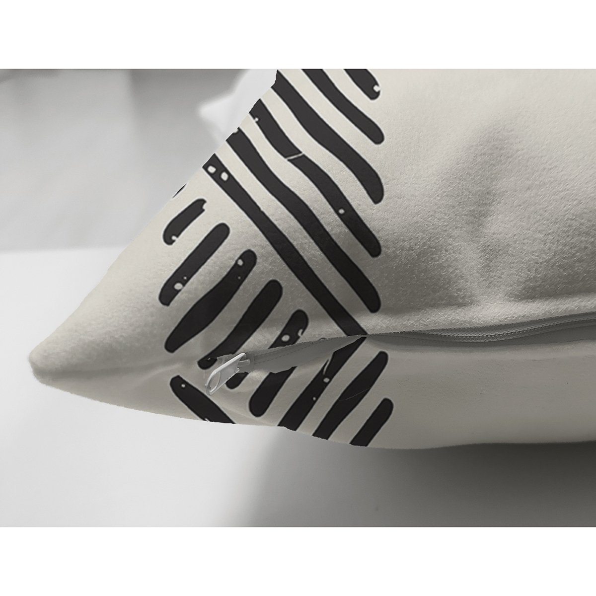 Suet-K10326-Iskandinav-Desenli-Etnik-Tasarimli-Dijital-Baskili-Dekoratif-Suet-Yastik-Kirlent-Kilifi-2