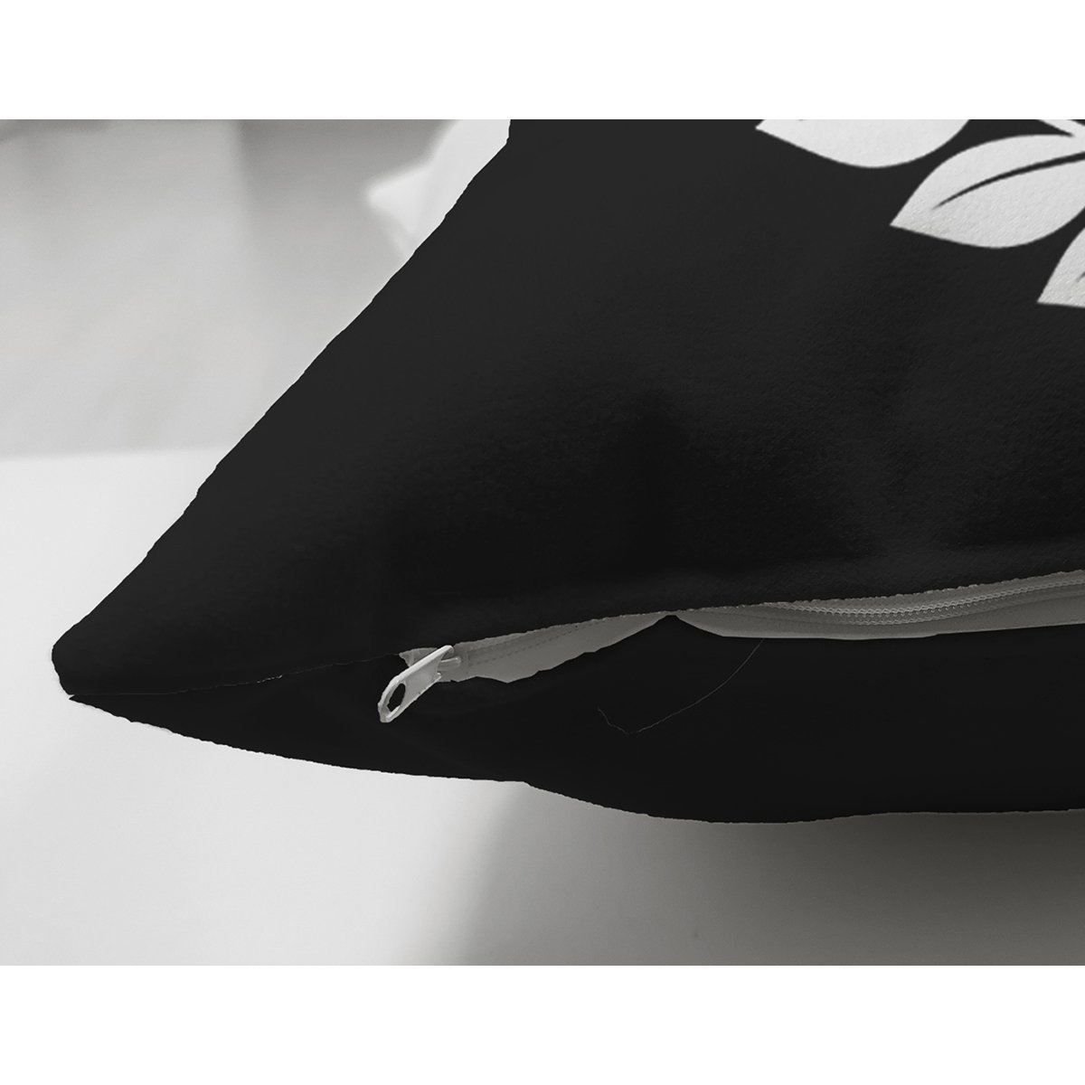 Suet-K9661-Siyah-Beyaz-Celenkli-F-Harfi-Ozel-Tasarim-Modern-Suet-Yastik-Kirlent-Kilifi-2