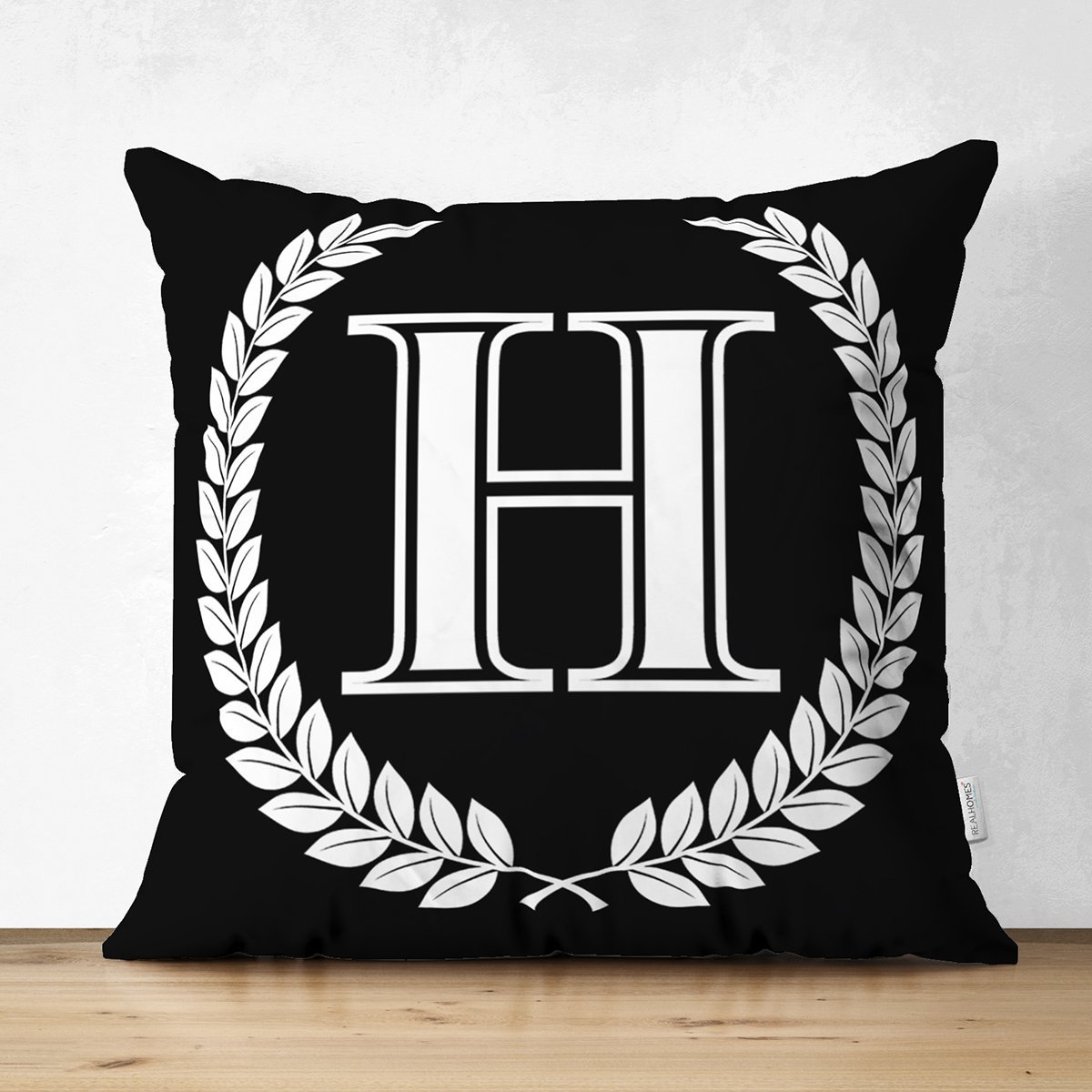 Suet-K9663-Siyah-Beyaz-Celenkli-H-Harfi-Ozel-Tasarim-Modern-Suet-Yastik-Kirlent-Kilifi