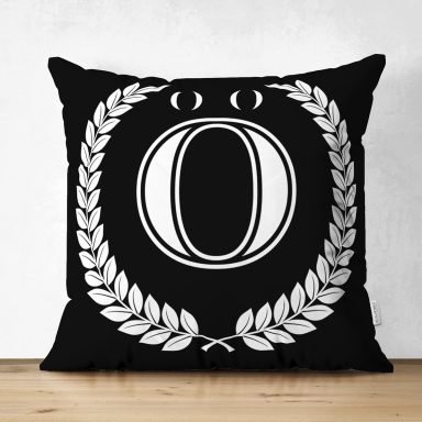 Siyah Beyaz Çelenkli Ö Harfi Özel Tasarım Modern Suet Yastık Kırlent Kılıfı