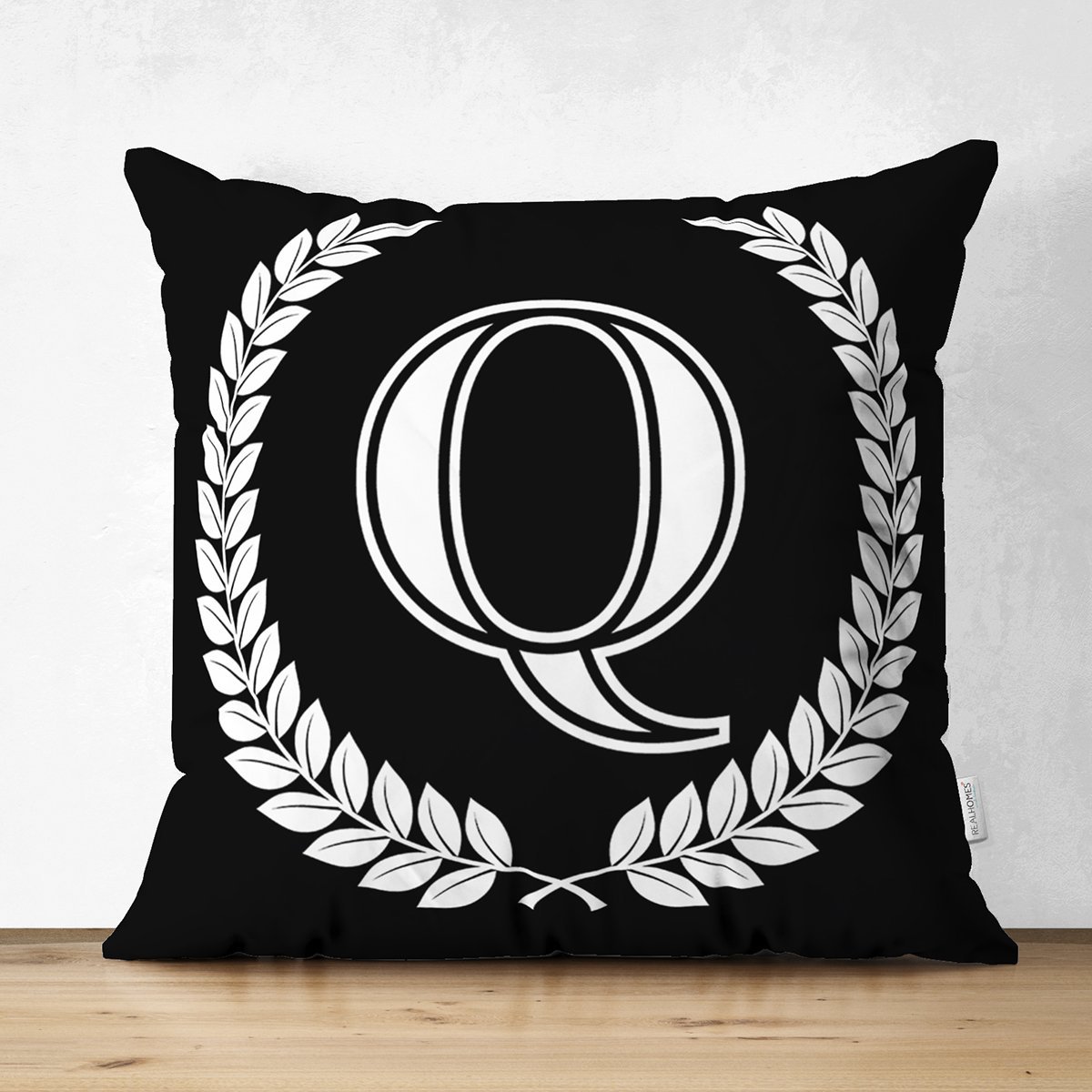 Suet-K9674-Siyah-Beyaz-Celenkli-Q-Harfi-Ozel-Tasarim-Modern-Suet-Yastik-Kirlent-Kilifi
