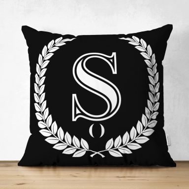 Siyah Beyaz Çelenkli Ş Harfi Özel Tasarım Modern Suet Yastık Kırlent Kılıfı