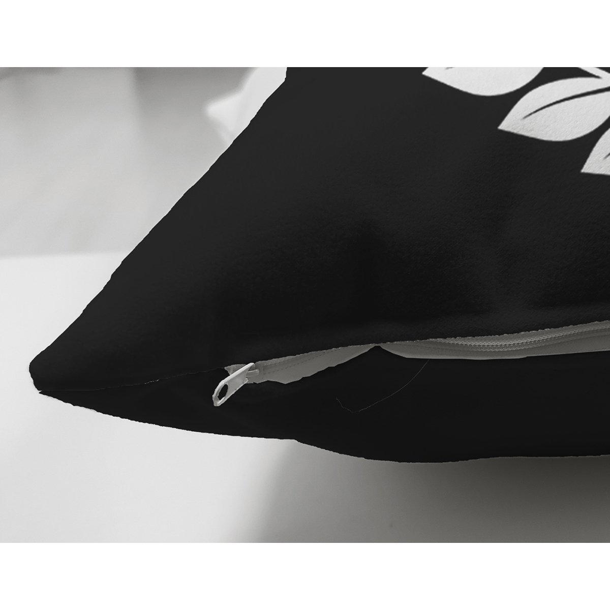 Suet-K9679-Siyah-Beyaz-Celenkli-U-Harfi-Ozel-Tasarim-Modern-Suet-Yastik-Kirlent-Kilifi-2