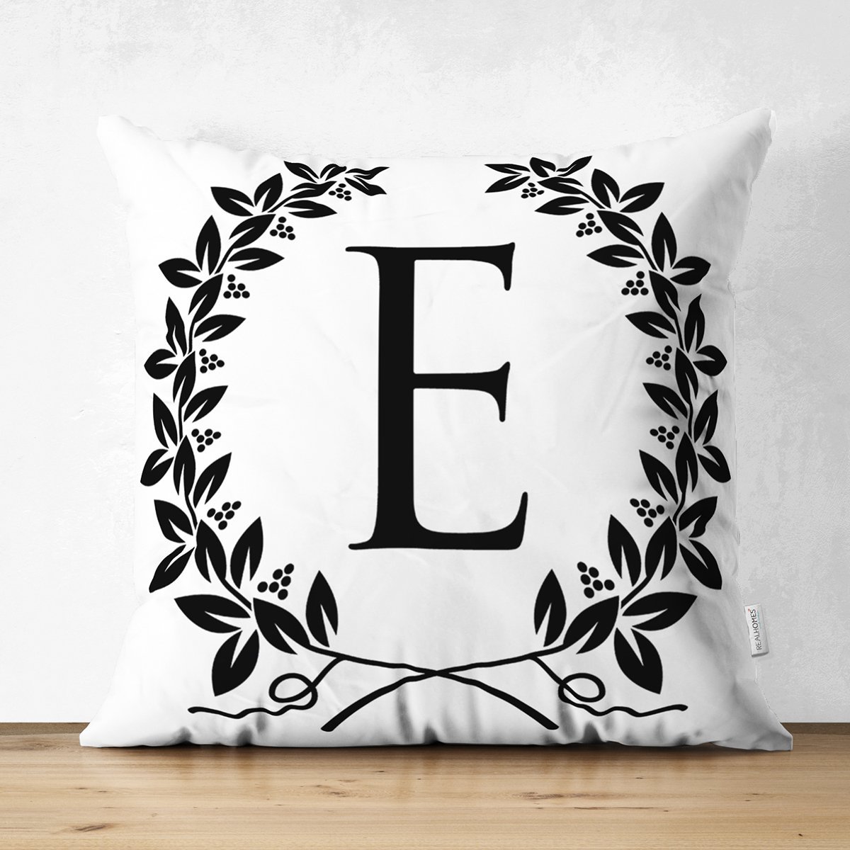 Suet-K9724-Siyah-Beyaz-Celenkli-E-Harfi-Ozel-Tasarim-Modern-Suet-Yastik-Kirlent-Kilifi