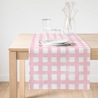 Realhomes Pembe Zeminde Geometrik Kare Motifli Dekoratif Süet Runner
