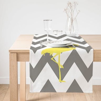 Realhomes Flamingo Desenli Dekoratif Süet Runner