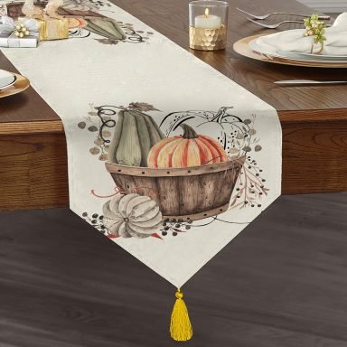 Realhomes Beyaz Zemin Üzerinde Renkli Balkabağı Desenli Dijital Baskılı Özel Tasarım Püsküllü Şönil Üçgen Runner