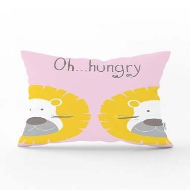 Pembe Zeminde Hungry Aslan Motifli Dijital Baskılı Bebek Odası Dikdörtgen Kırlent Kılıfı