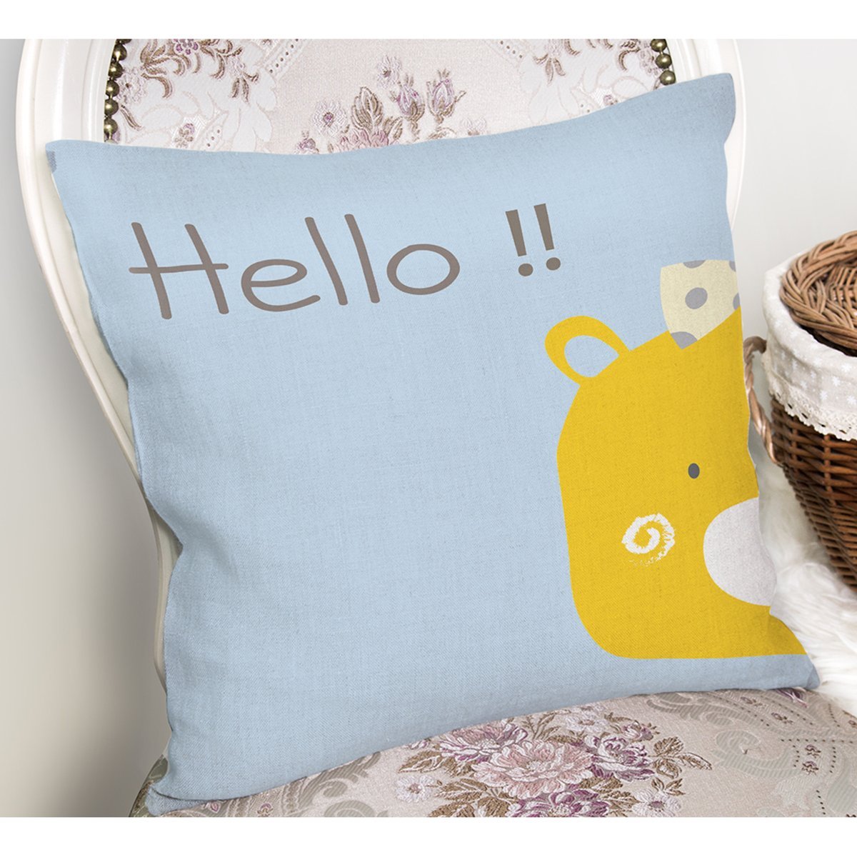 Rh-K4372m-Mavi-Zeminde-Sari-Ayicik-Hello-Motifli-Cocuk-Odasi-Yastik-Kirlent-Kilifi-1