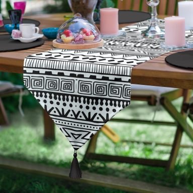 Realhomes Siyah Beyaz Dekoratif African Motifli Modern Özel Tasarım Püsküllü Şönil Üçgen Runner