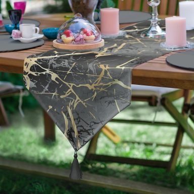 Realhomes Siyah Zeminde Gold Renkli Çizim Desenli Dijital Baskılı Özel Tasarım Püsküllü Şönil Üçgen Runner