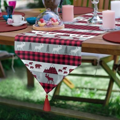 Realhomes Beyaz Zemin Üzerinde Ekose Desenli Geyik Desenli Dijital Baskılı Özel Tasarım Püsküllü Şönil Üçgen Runner