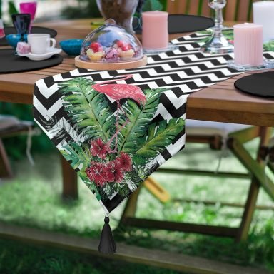 RealHomes Zigzag Flamingo Tasarımlı Dijital Baskılı Dekoratif Püsküllü Şönil Üçgen Runner
