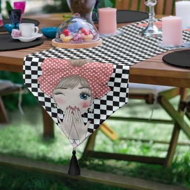 RealHomes Fashion Girl Dijital Baskılı Özel Tasarım Püsküllü Şönil Üçgen Runner