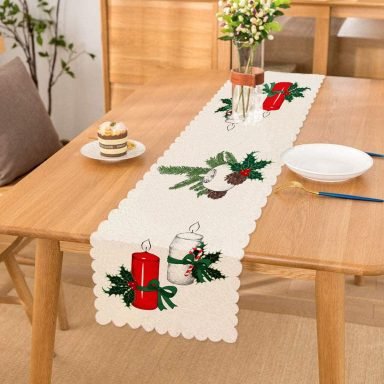 Çam Ağacı Yaprakları İçinde Mumluk Tasarımlı Dijital Baskılı Dekoratif Runner