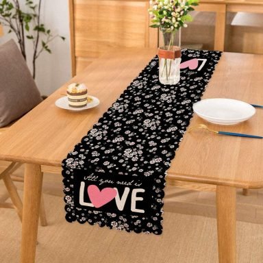 Beyaz Çiçekler Love Desenli Dekoratif Runner
